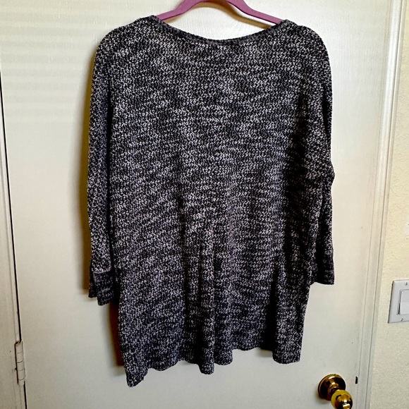 Lightweight pullover sweater - Picture 2 of 4